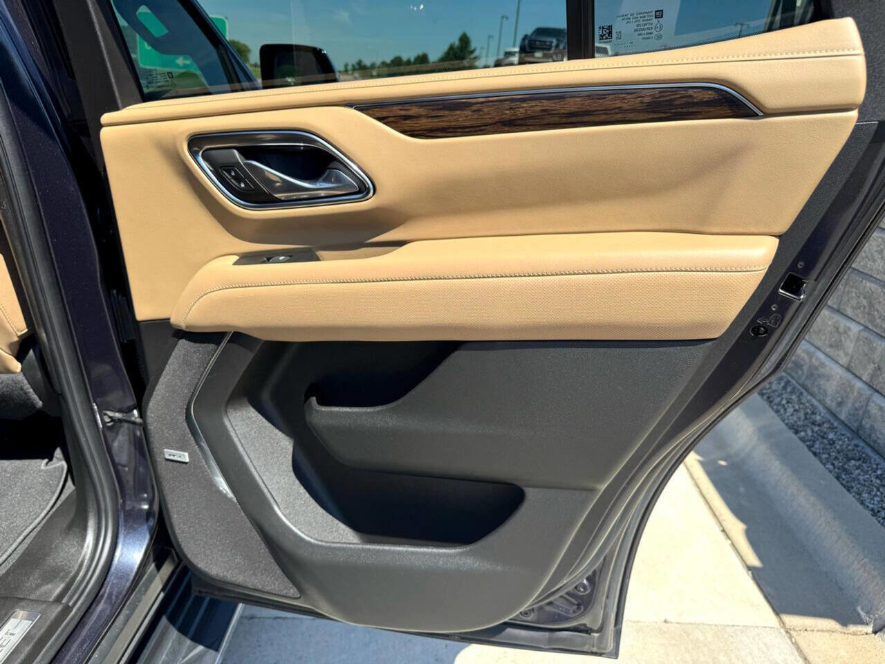 Used 2024 Chevrolet Tahoe Premier w/ Premium Package image 25