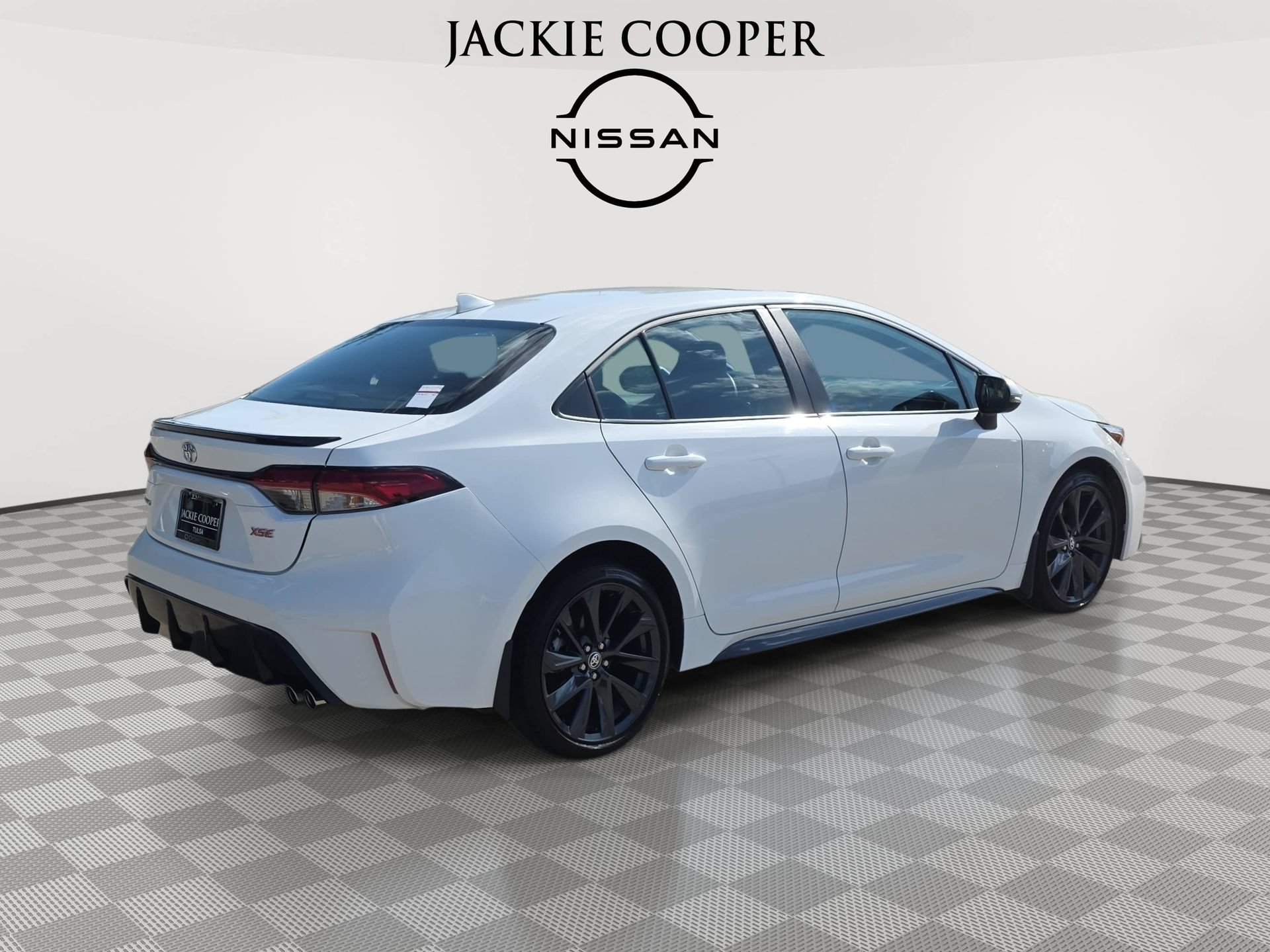 Used 2024 Toyota Corolla XSE FWD image 5
