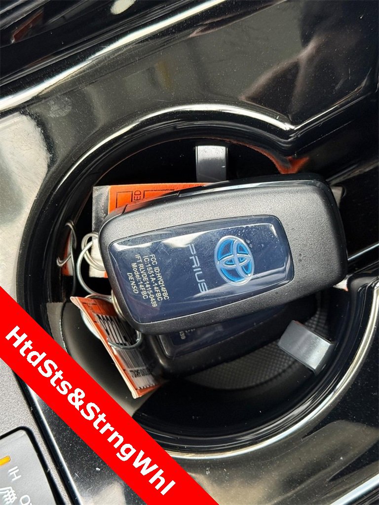 Used 2022 Toyota Prius XLE image 31