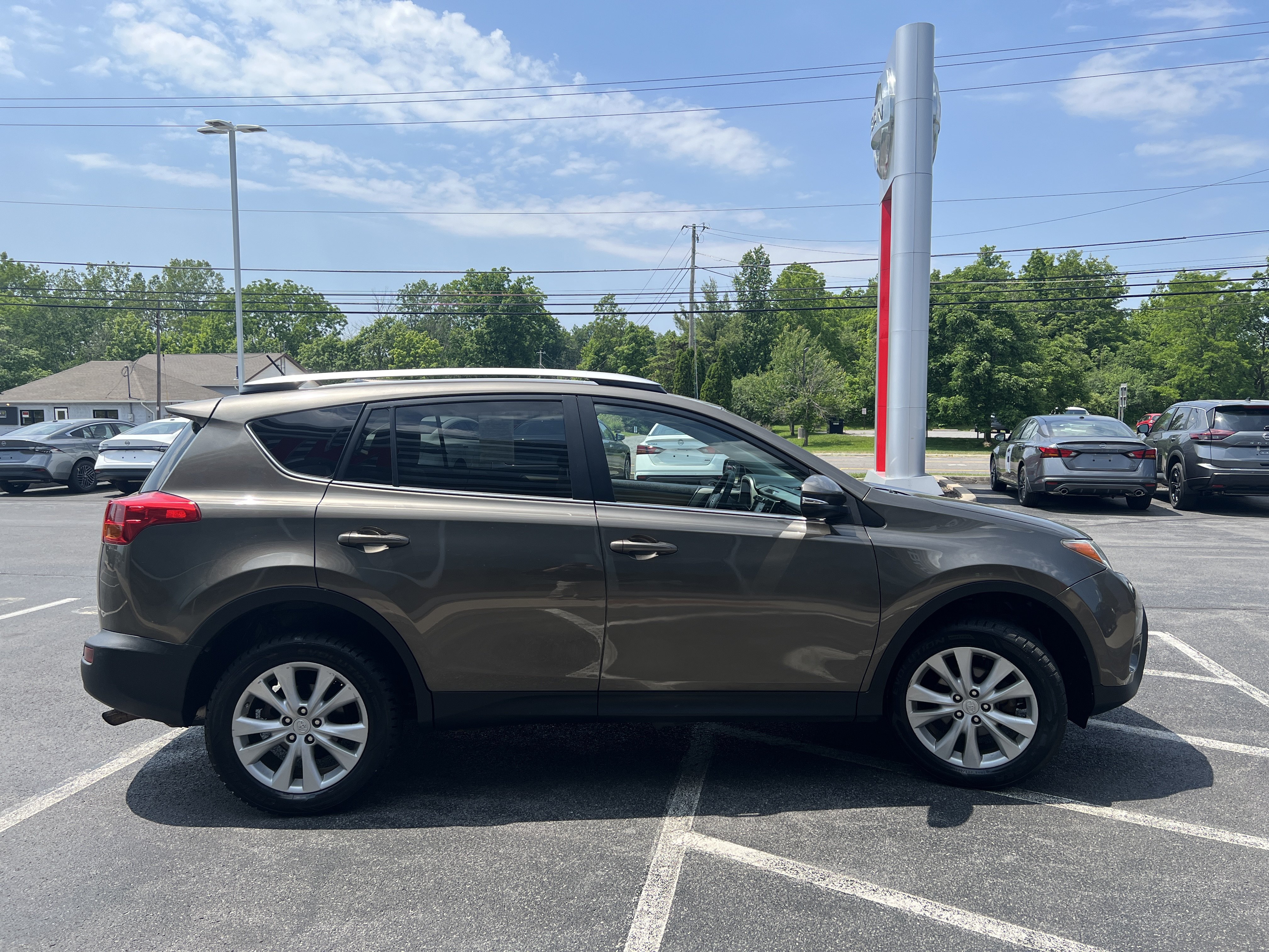 Used 2014 Toyota RAV4 Limited w/ Technology Package AWD/4WD image 8
