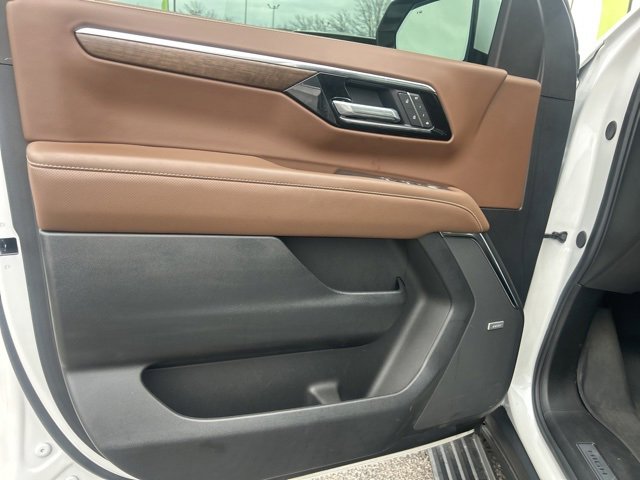Certified 2025 Chevrolet Suburban High Country image 11