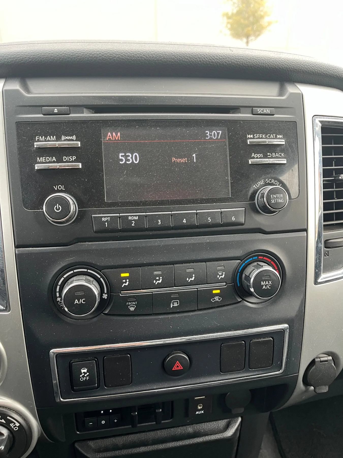 Used 2017 Nissan Titan SV image 20