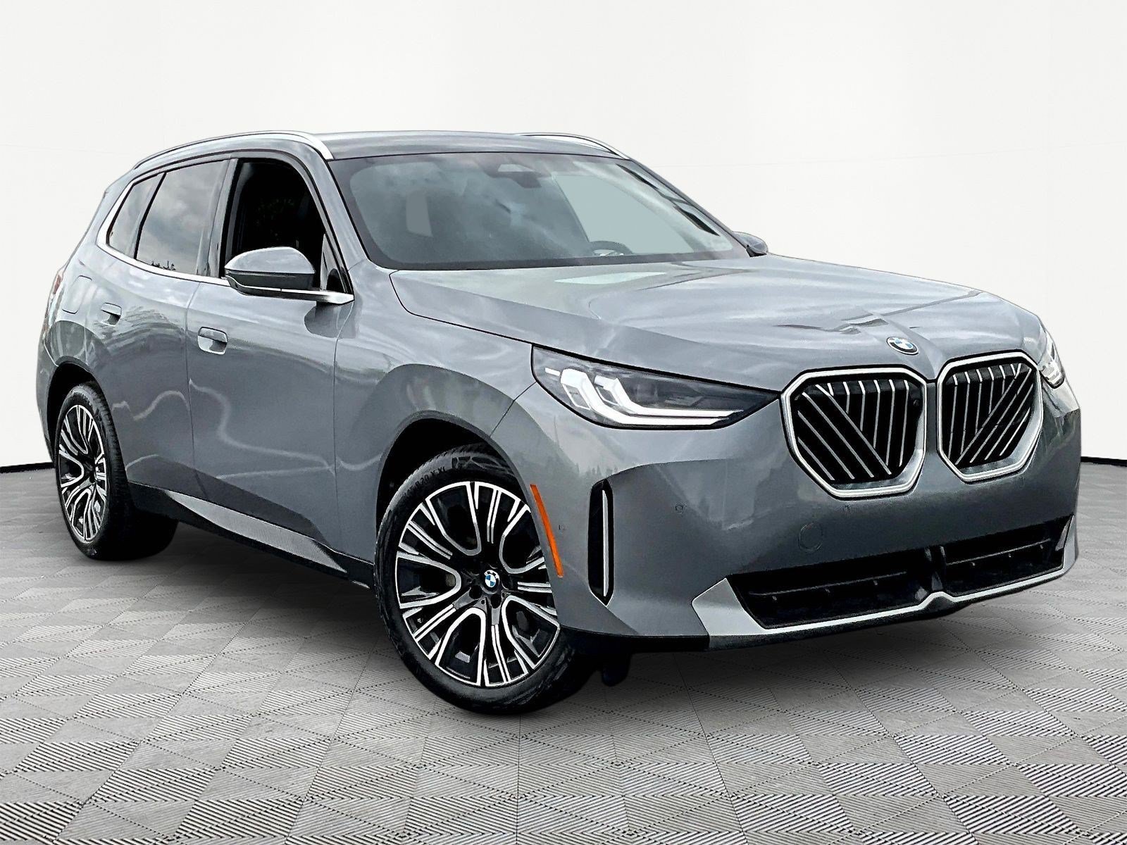 Used 2025 BMW X3 xDrive30i w/ Premium Package AWD/4WD image 3