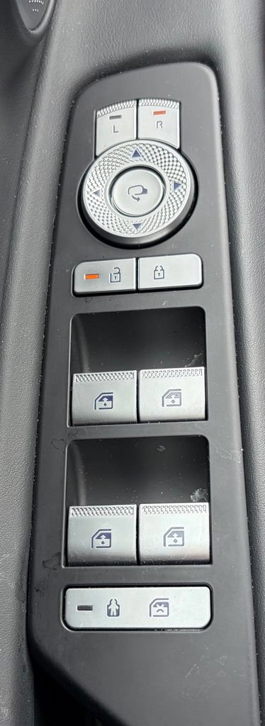 Used 2025 Genesis GV80 3.5T e-SC AWD/4WD image 17
