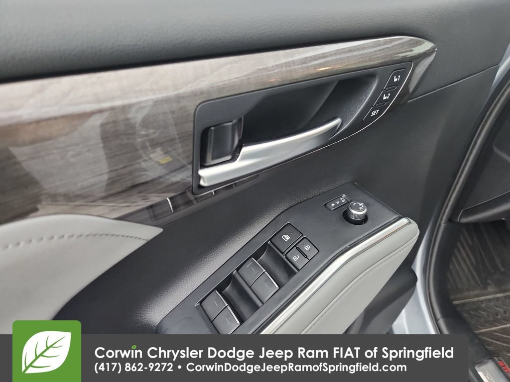 Used 2023 Toyota Highlander Platinum FWD image 21