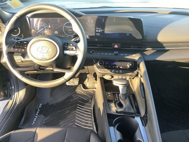 Certified 2025 Hyundai Elantra SEL image 11