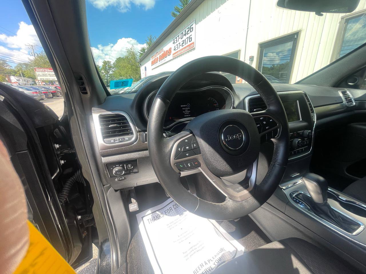 Used 2018 Jeep Grand Cherokee Laredo image 12