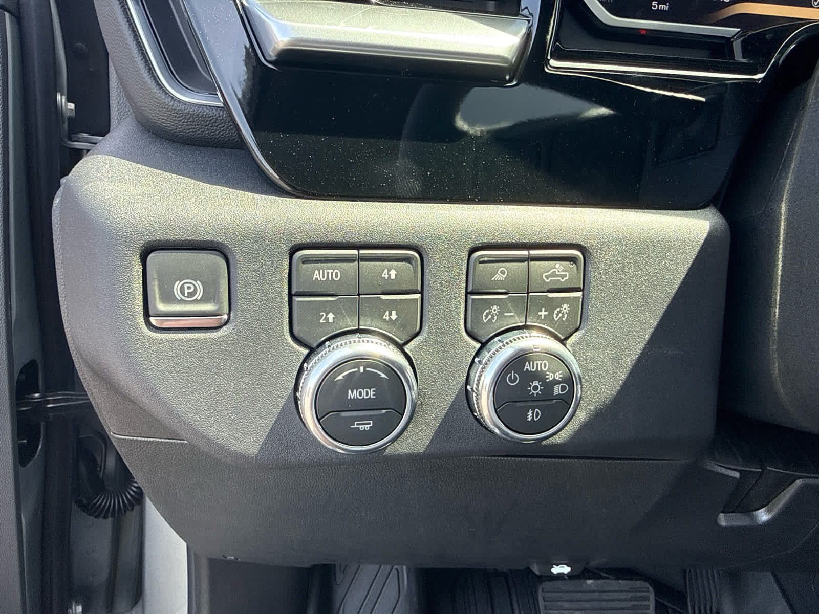 New 2026 GMC Sierra 3500 SLT w/ SLT Premium Package AWD/4WD image 16