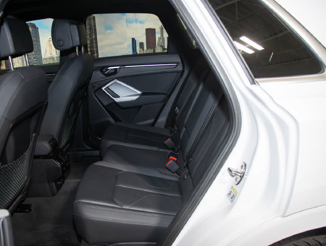 Used 2022 Audi Q3 2.0T Premium w/ Convenience Package AWD/4WD image 21