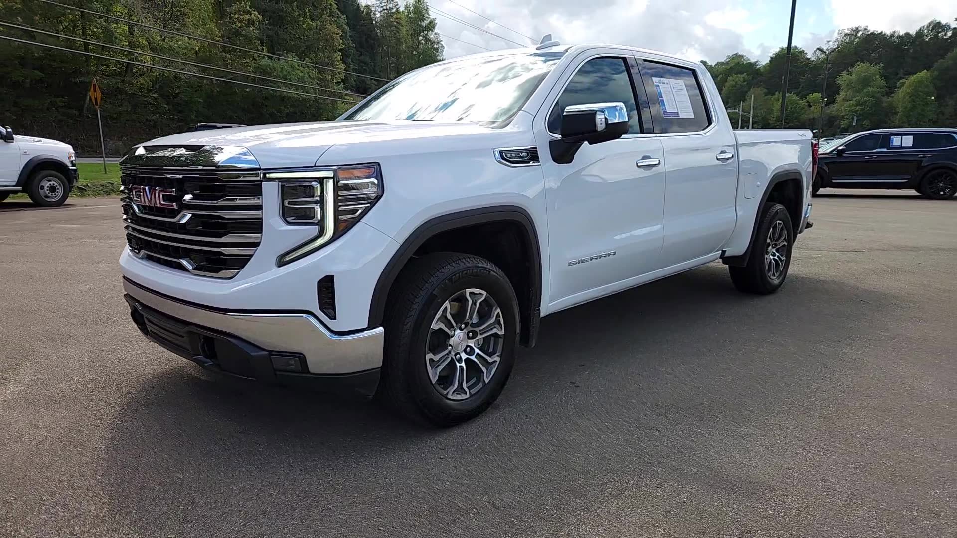 Used 2025 GMC Sierra 1500 SLT image 11