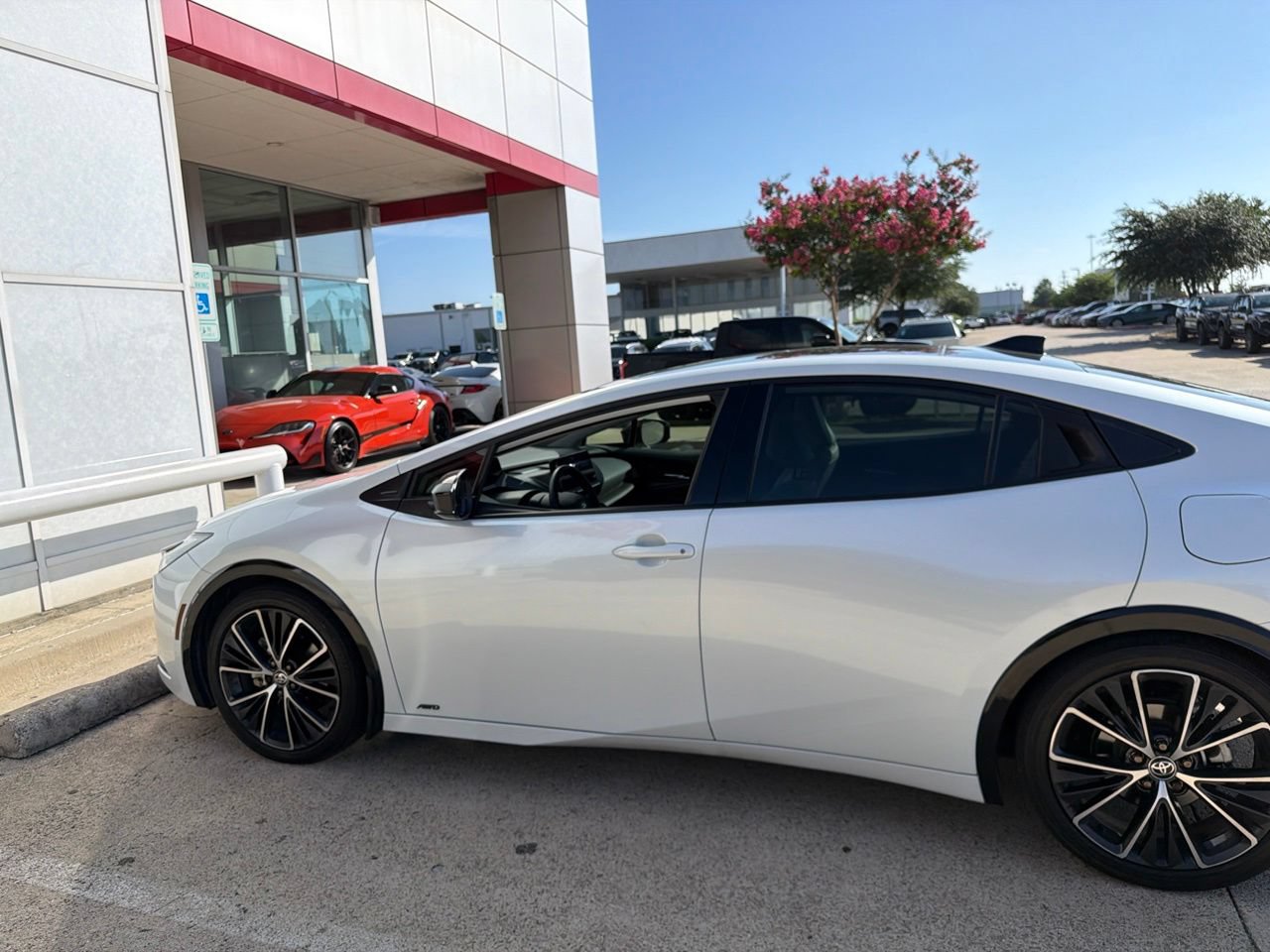 Used 2024 Toyota Prius XLE AWD/4WD image 6
