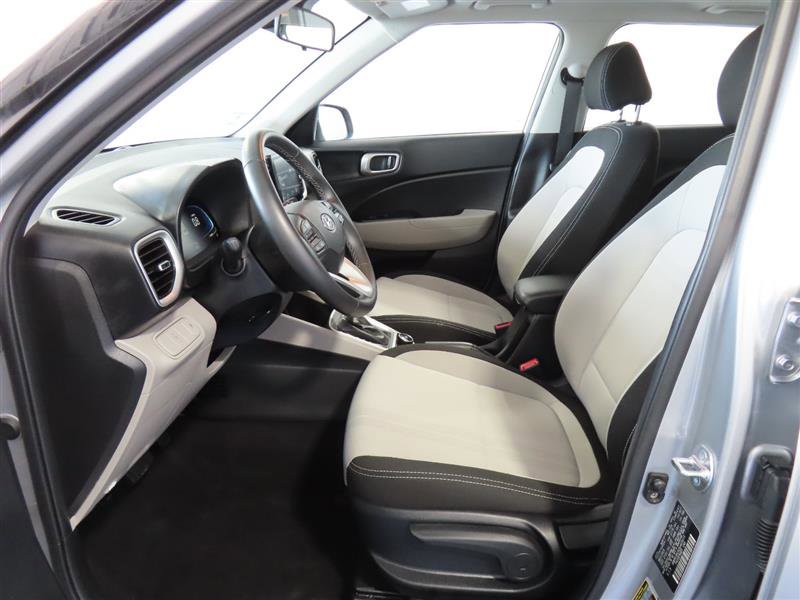 Used 2025 Hyundai Venue SEL FWD image 15