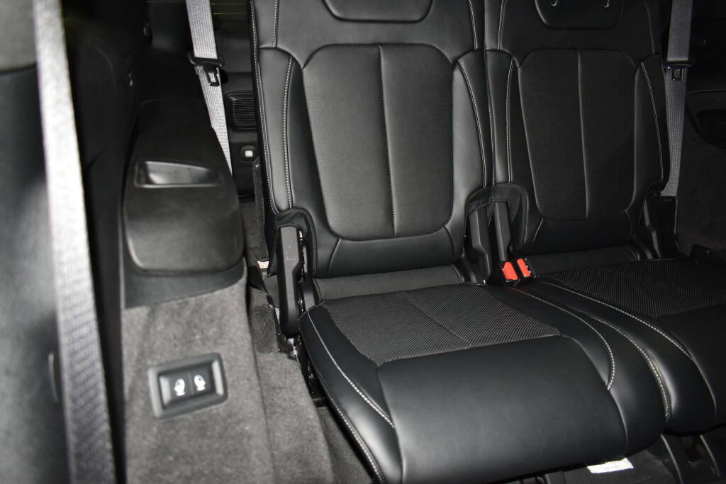 Used 2021 Jeep Grand Cherokee L Overland w/ Luxury Tech Group IV image 40