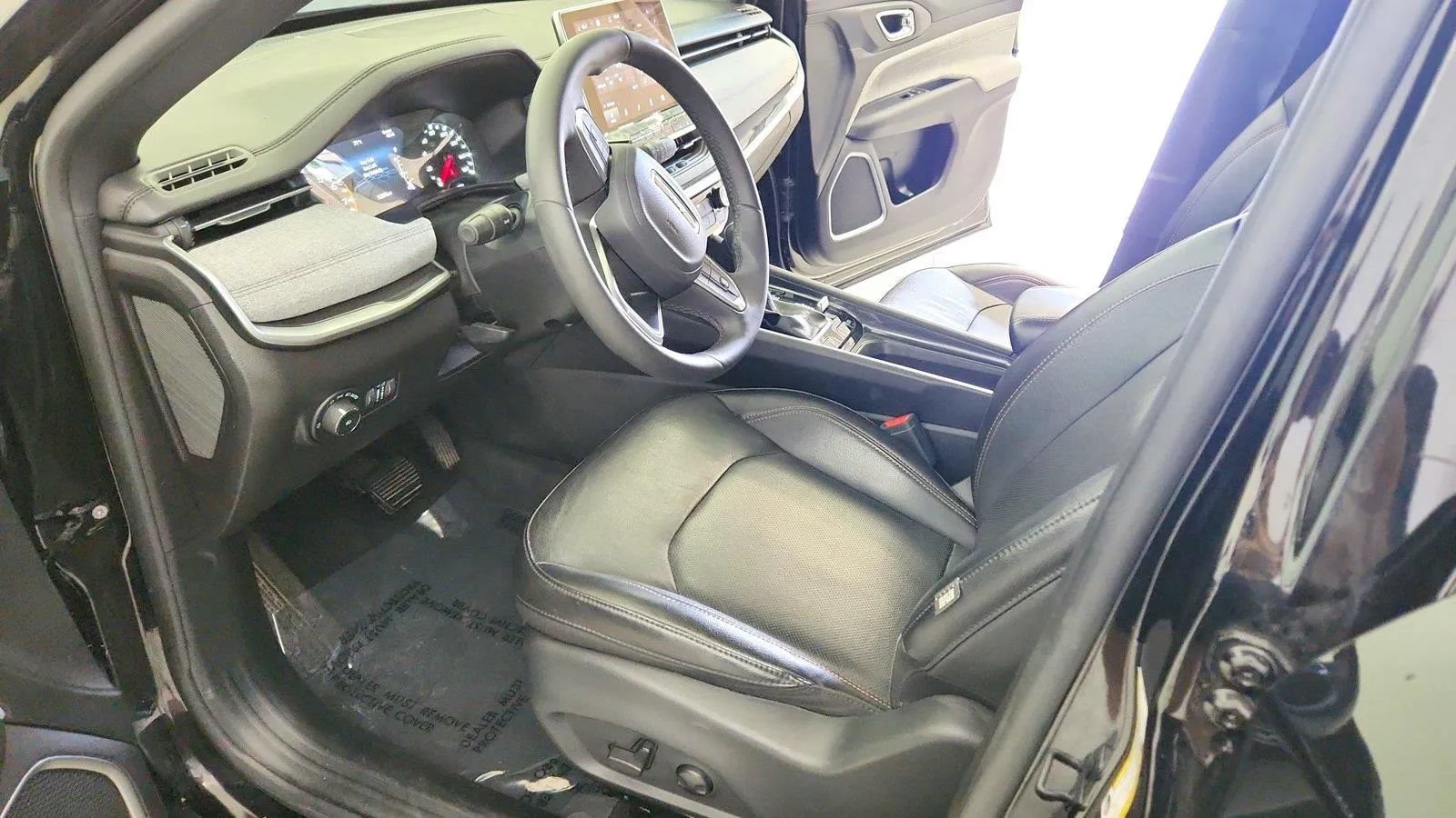 Used 2023 Jeep Compass Latitude AWD/4WD image 14