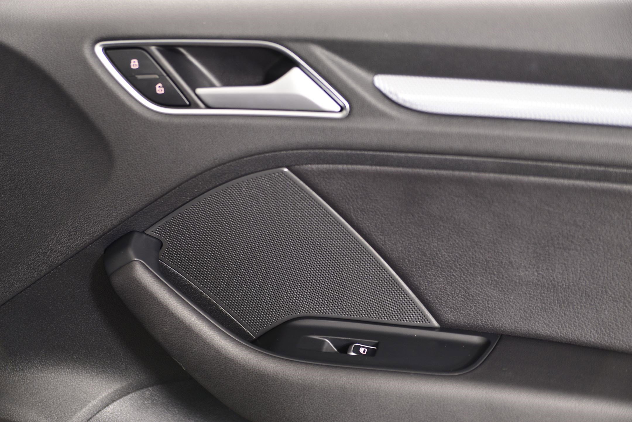 Used 2016 Audi A3 e-tron Premium Plus w/ Premium Plus Package image 21