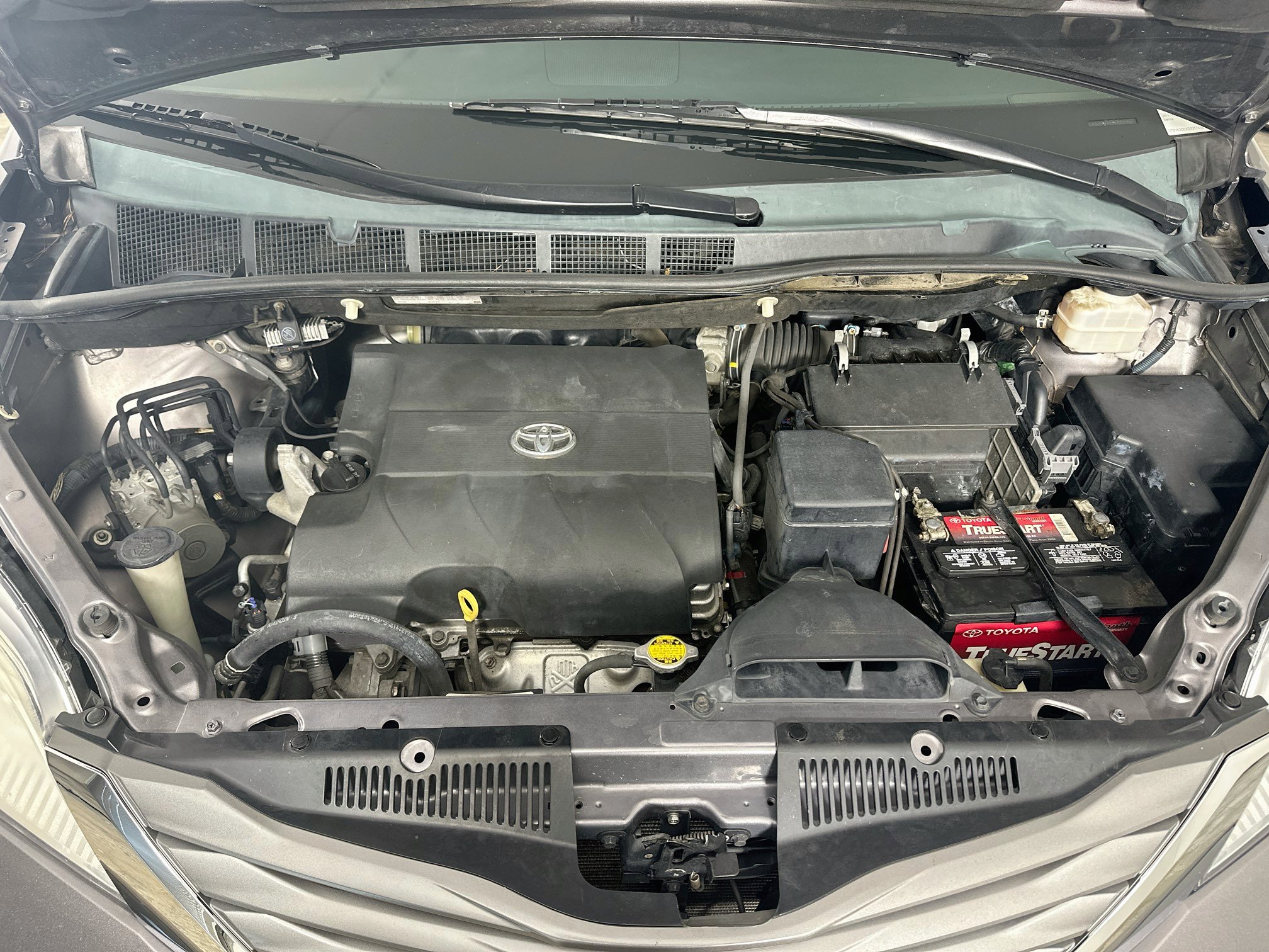 Used 2013 Toyota Sienna XLE FWD image 36
