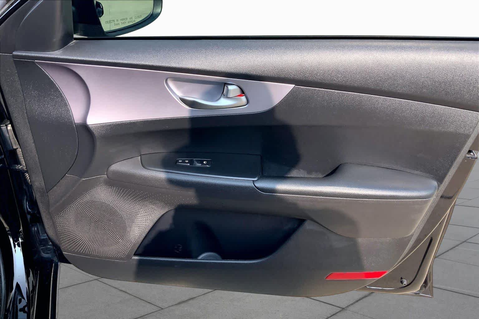 Used 2022 Kia Forte LXS FWD image 22