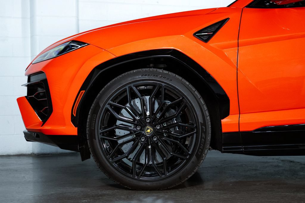 Used 2025 Lamborghini Urus SE AWD/4WD image 9
