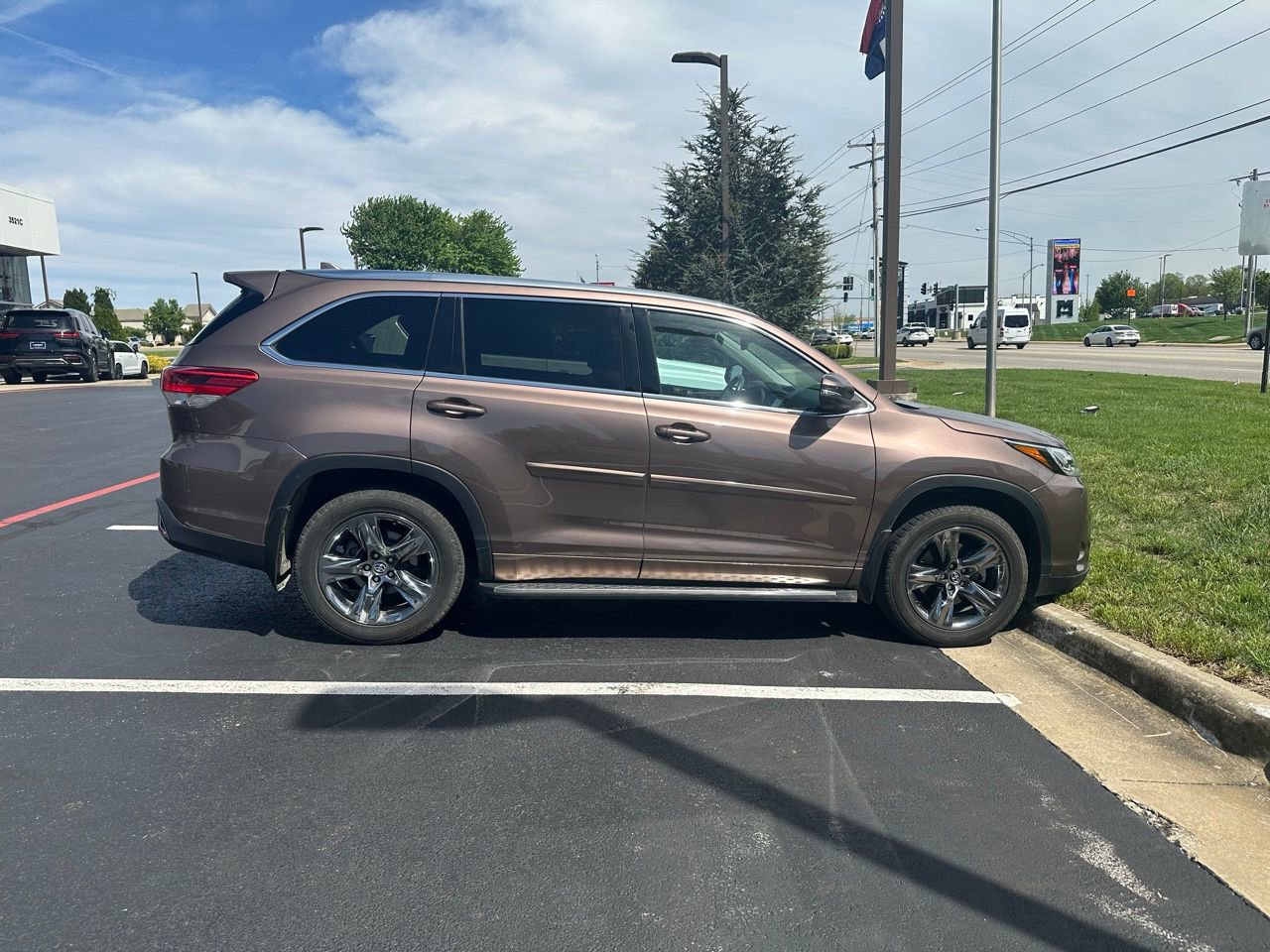 Used 2018 Toyota Highlander Limited Platinum FWD image 8