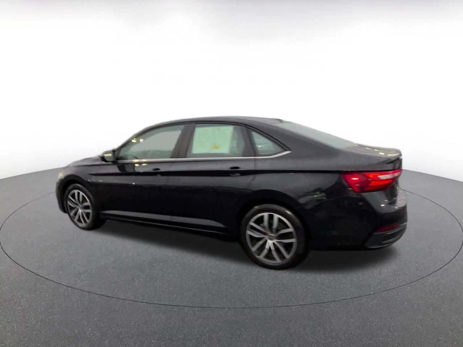 Used 2025 Volkswagen Jetta SE image 11