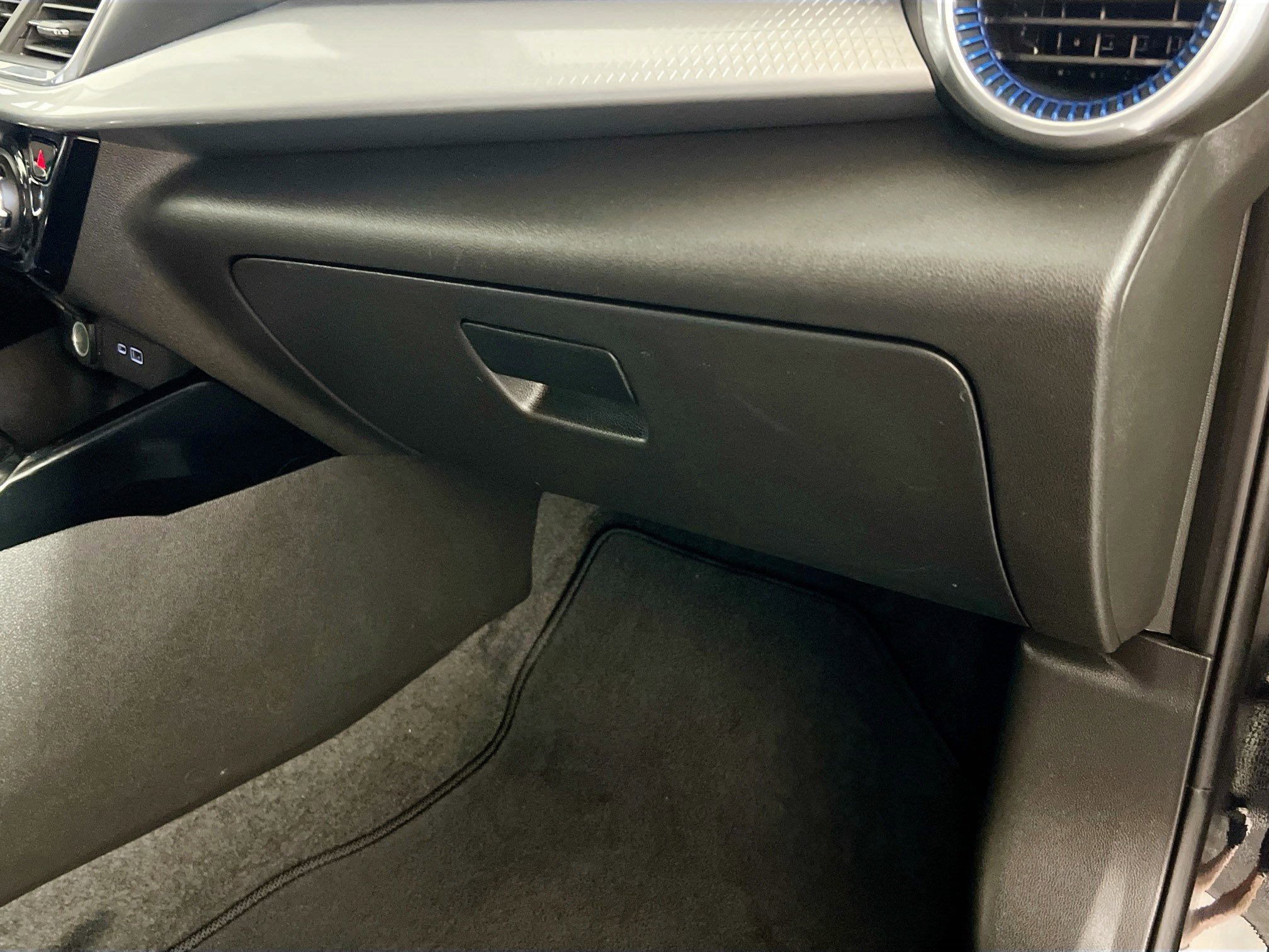 Used 2025 Chevrolet Trax LT image 35