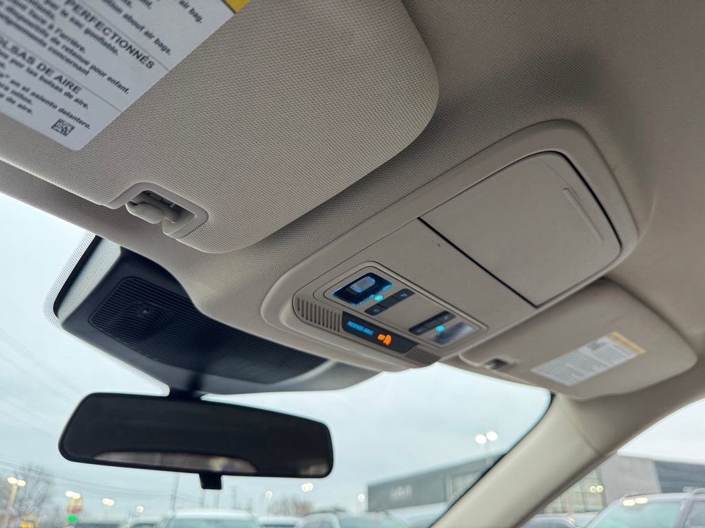 Used 2022 Ford Explorer XLT w/ Equipment Group 202A image 25