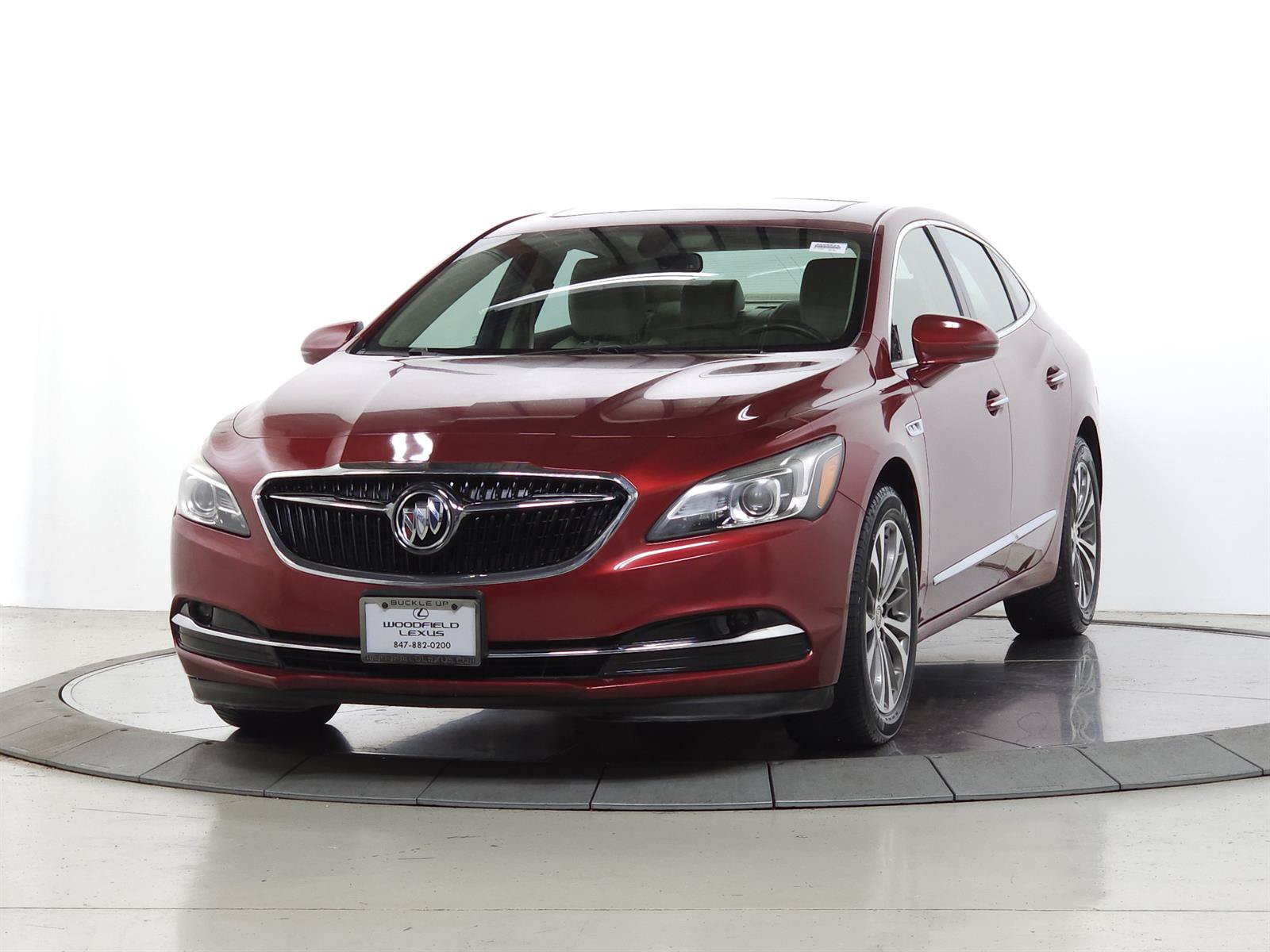 Used 2018 Buick LaCrosse Essence w/ Sun and Shade Package FWD image 3