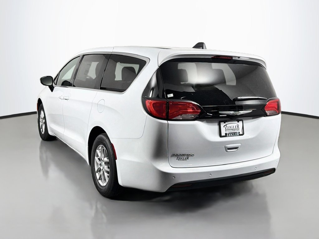New 2027 Chrysler Pacifica LX FWD image 5
