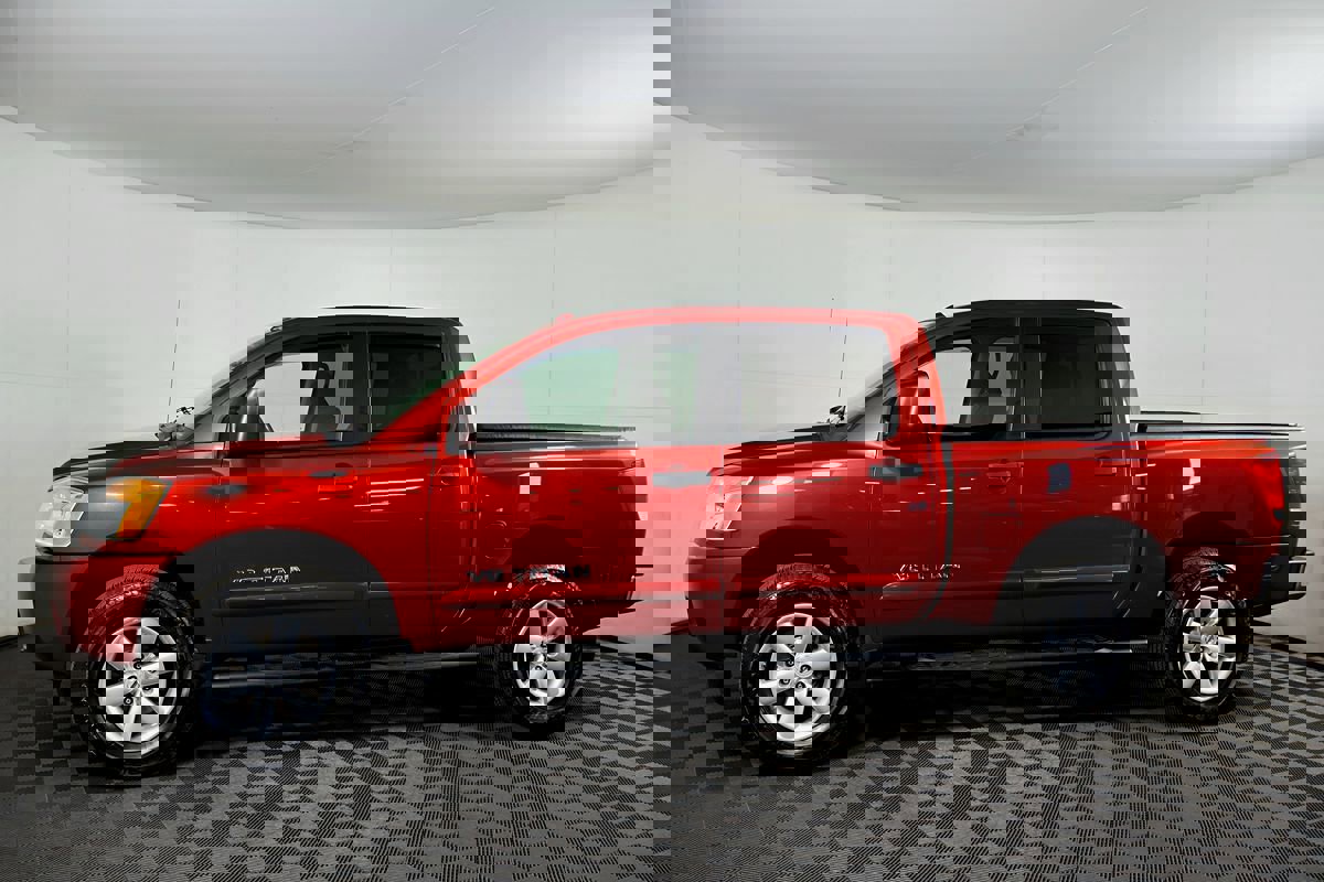 Used 2015 Nissan Titan SV image 15