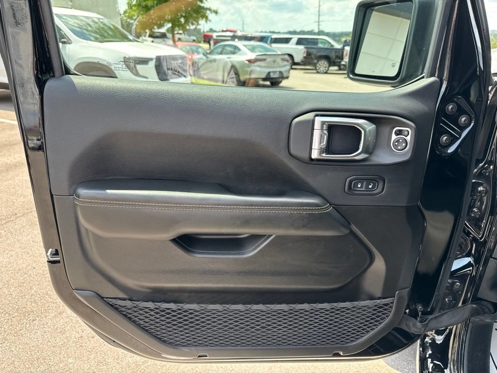 Used 2025 Jeep Wrangler Unlimited Sahara AWD/4WD image 9