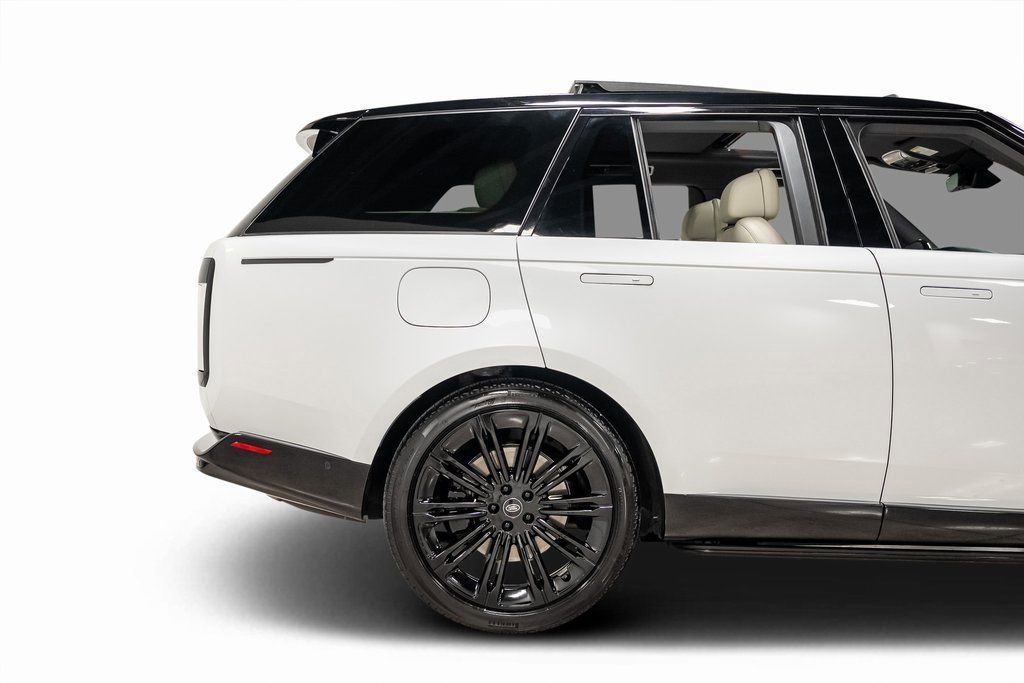 Used 2025 Land Rover Range Rover SE image 25