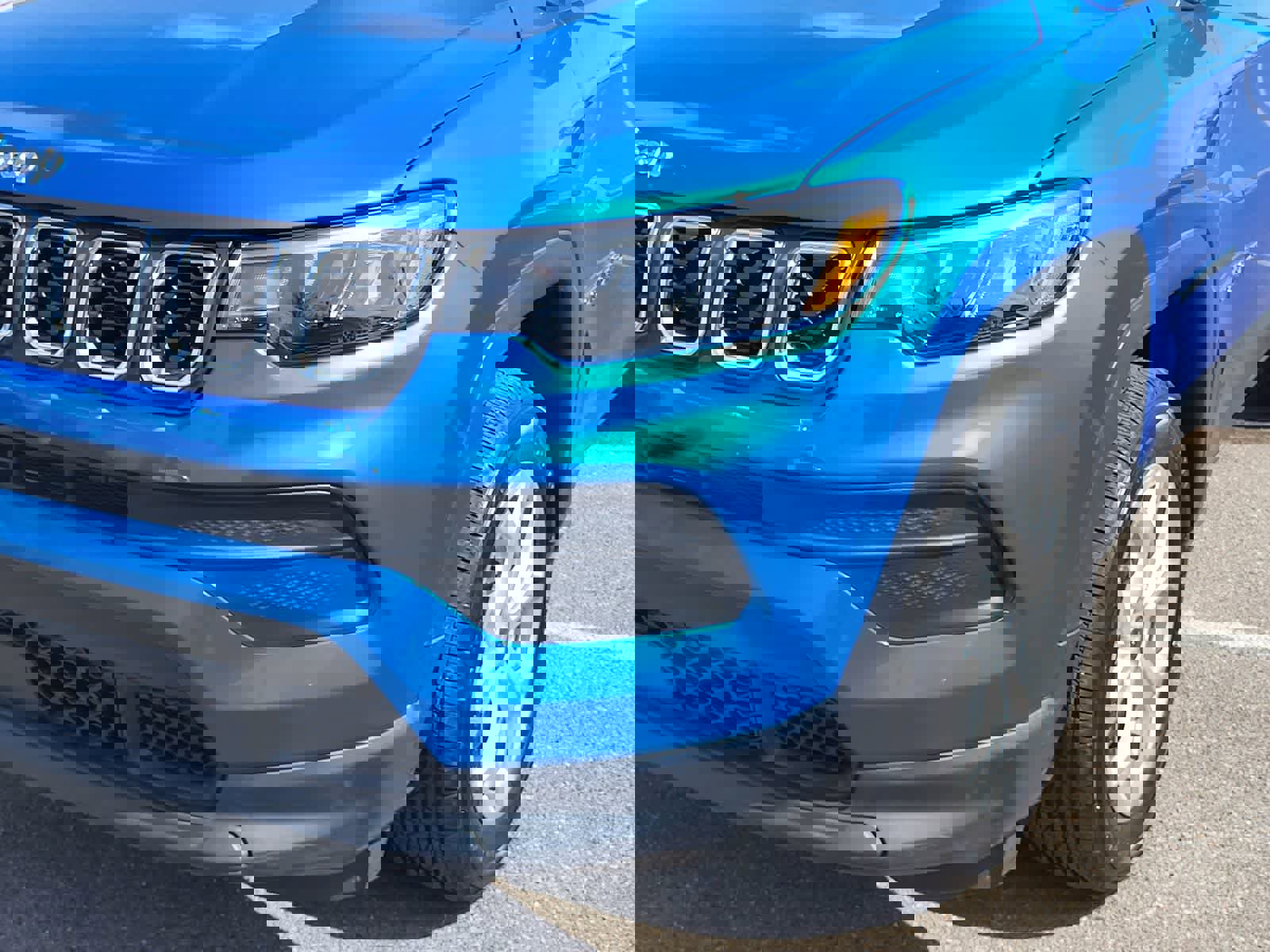 Used 2025 Jeep Compass Sport image 7