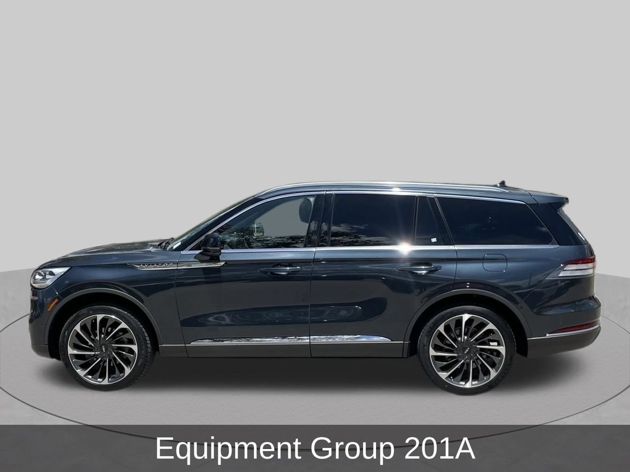 Used 2023 Lincoln Aviator Reserve w/ Equipment Group 201A AWD/4WD image 3