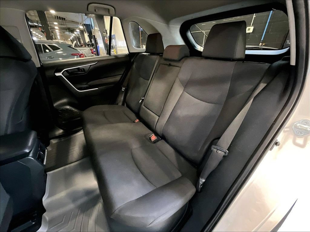 Used 2020 Toyota RAV4 LE w/ Carpet Mat Package AWD/4WD image 15