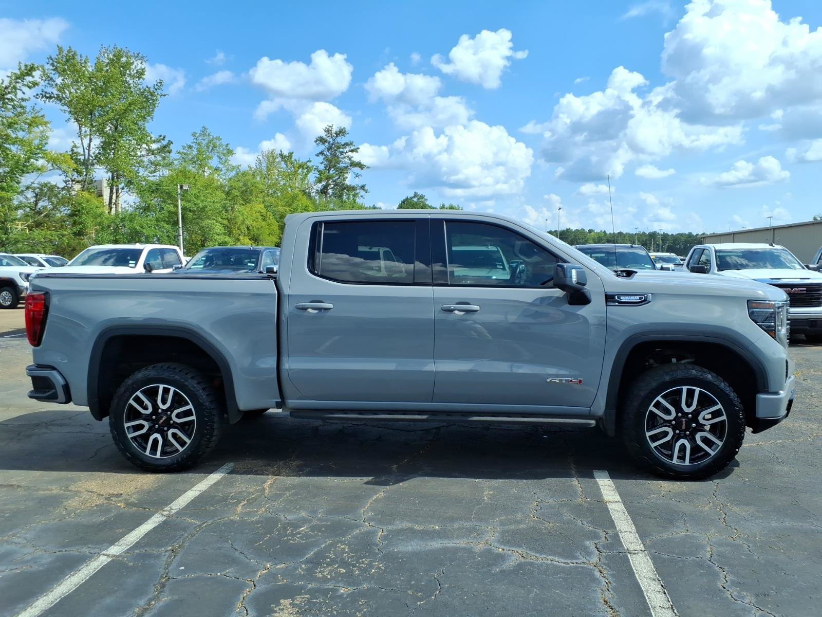 Used 2024 GMC Sierra 1500 AT4 w/ Technology Package AWD/4WD image 3