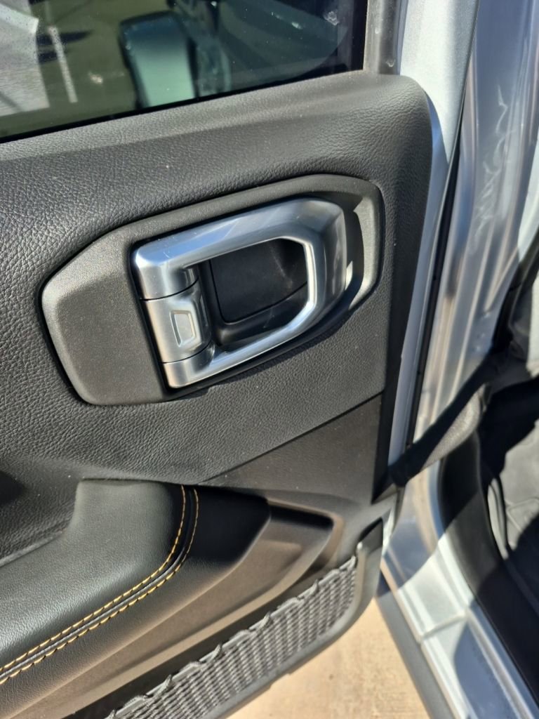 Used 2024 Jeep Wrangler Sahara w/ Technology Group image 16