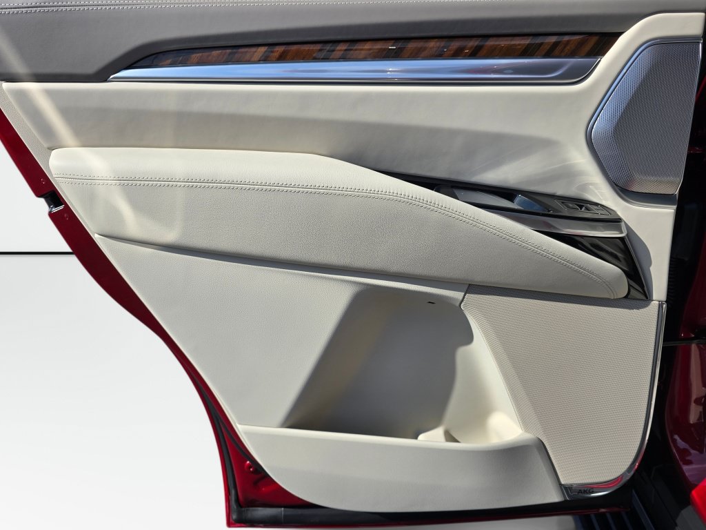 New 2026 Cadillac Escalade Platinum Luxury w/ LPO, Floor Liner Package AWD/4WD image 19
