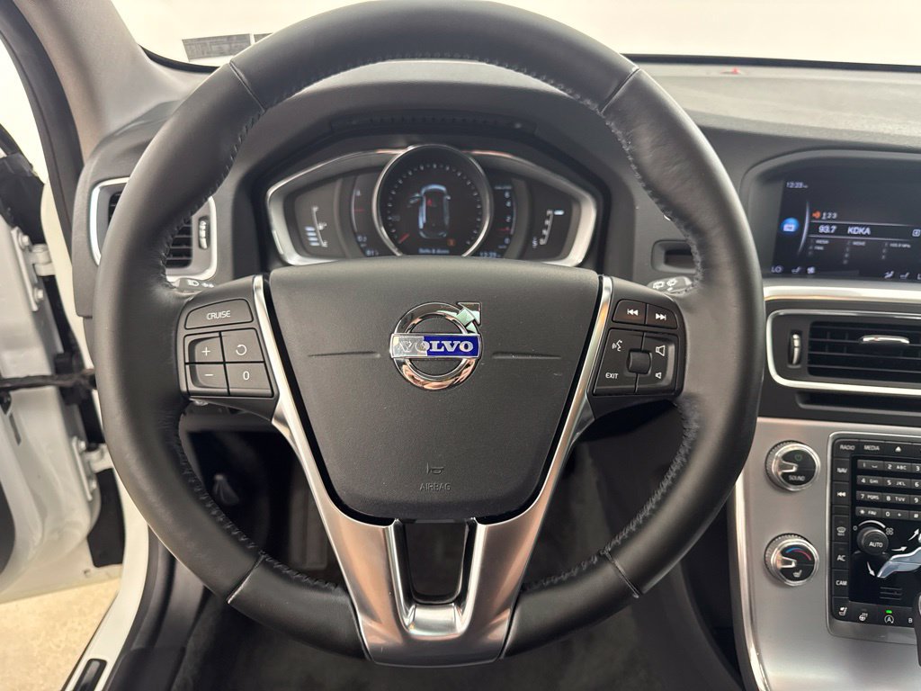 Used 2018 Volvo V60 T5 Cross Country w/ Convenience Package AWD/4WD image 11