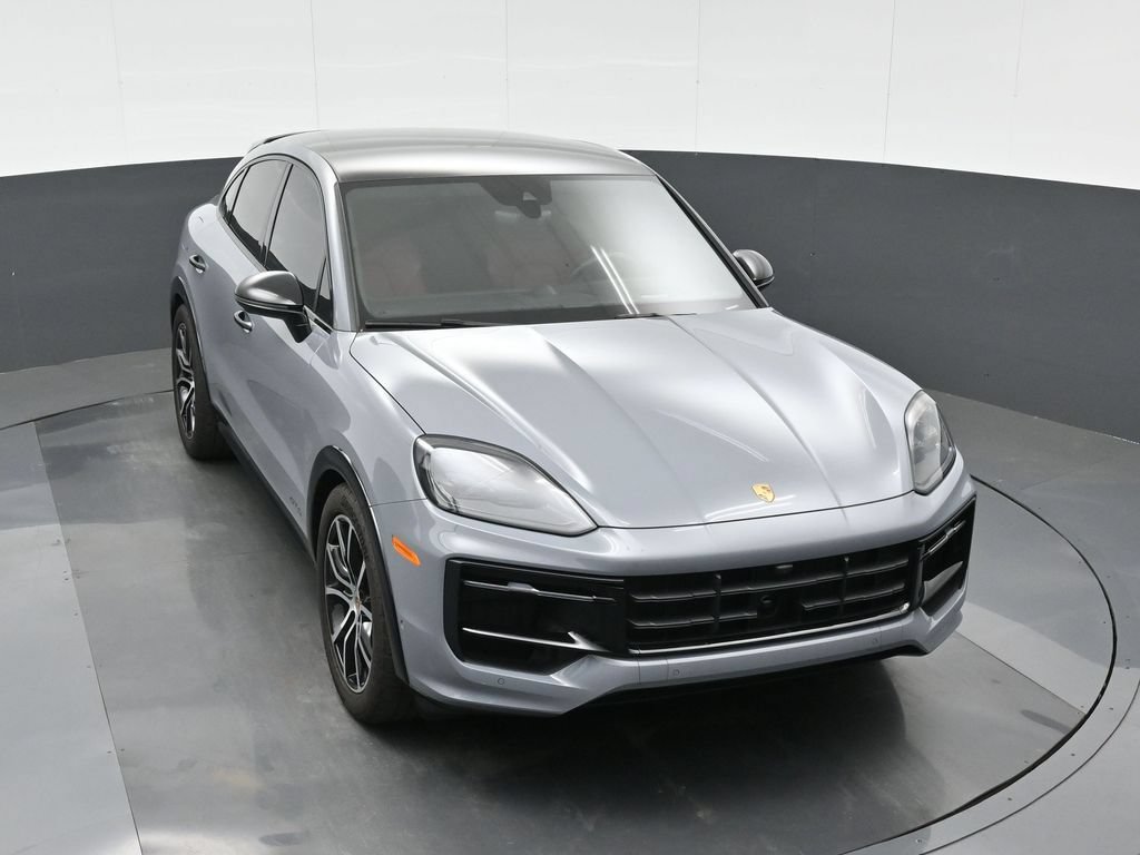 Certified 2025 Porsche Cayenne GTS AWD/4WD image 32