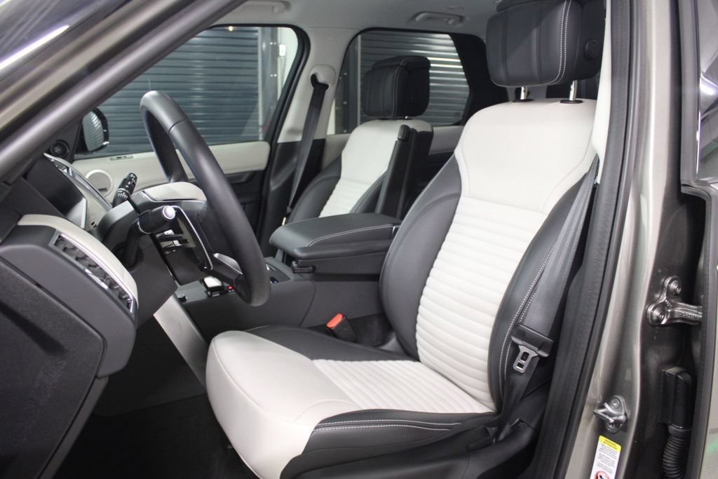 Used 2025 Land Rover Discovery Metropolitan Edition AWD/4WD image 5