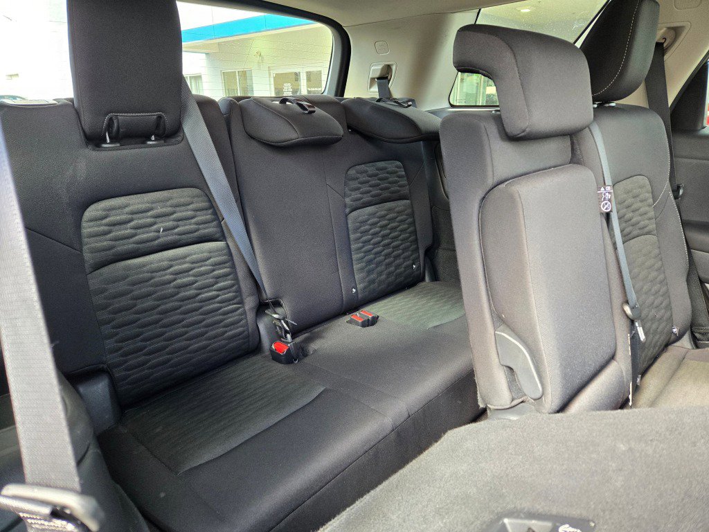 Used 2025 Nissan Pathfinder SV image 12