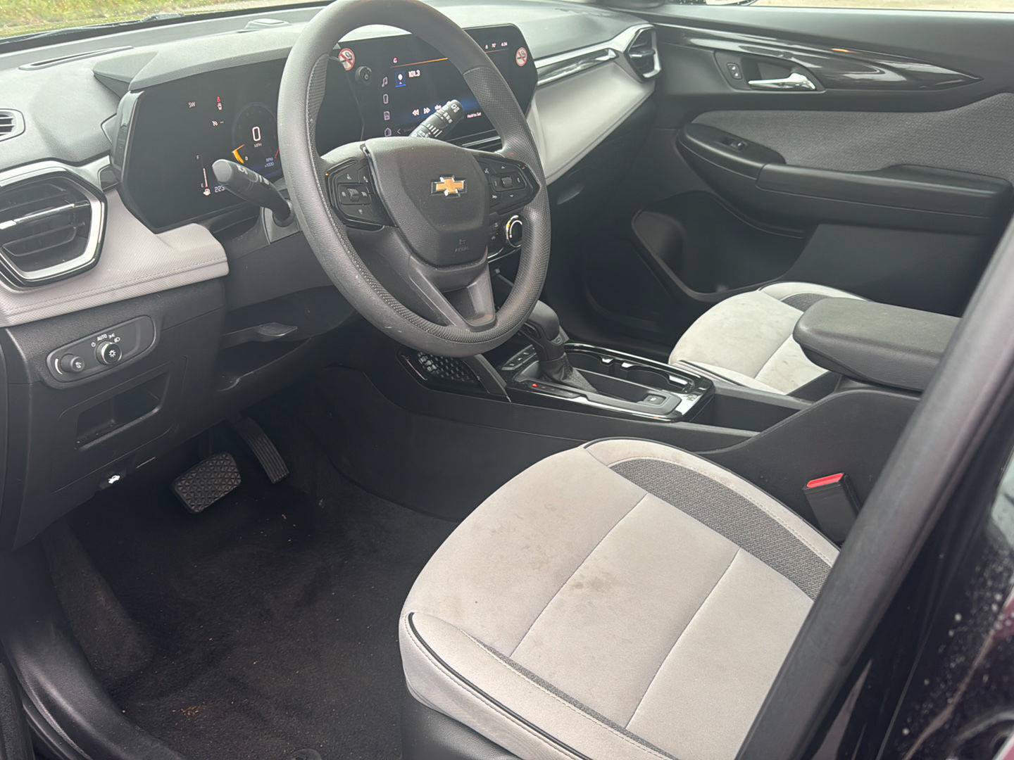 Used 2025 Chevrolet TrailBlazer LT AWD/4WD image 11
