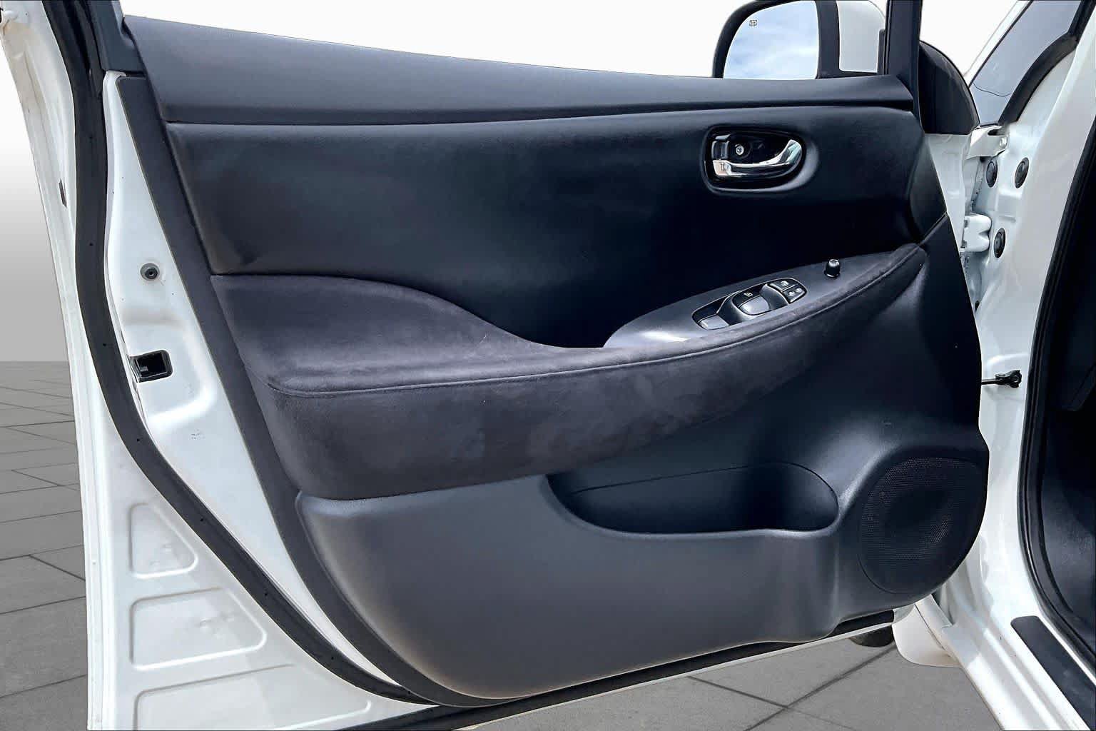 Used 2015 Nissan Leaf S w/ Charge Package FWD image 20