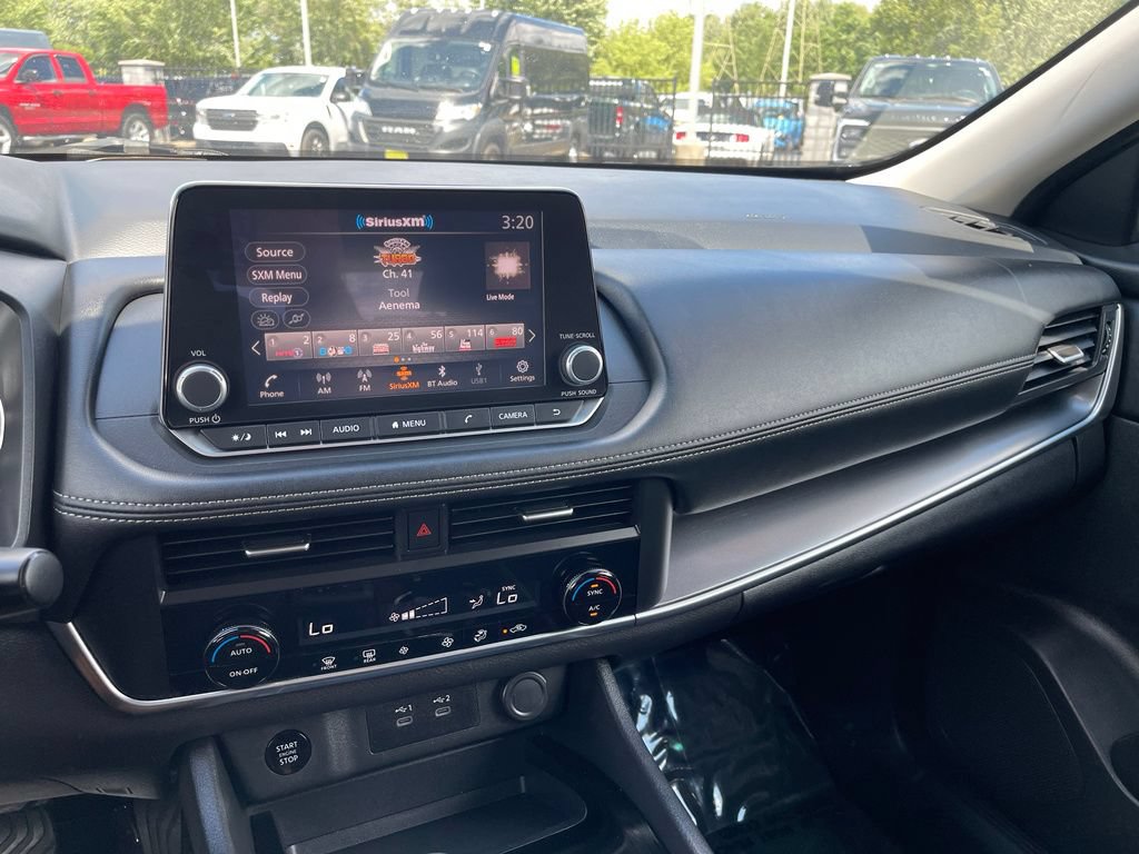 Used 2024 Nissan Rogue SV FWD image 17