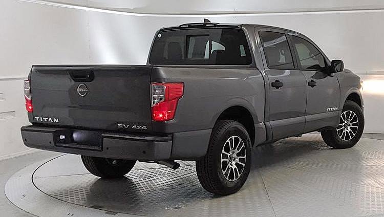 Used 2024 Nissan Titan SV image 3