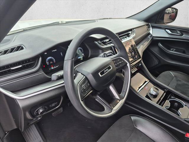 Used 2023 Jeep Grand Cherokee Altitude AWD/4WD image 10