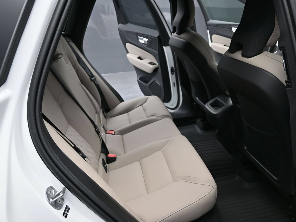 New 2026 Volvo XC60 B5 Plus w/ Climate Package AWD/4WD image 11