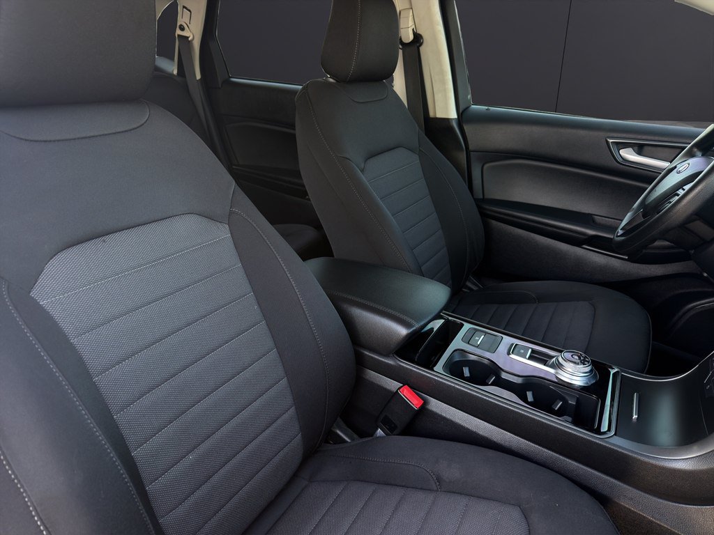 Used 2020 Ford Edge SE FWD image 14
