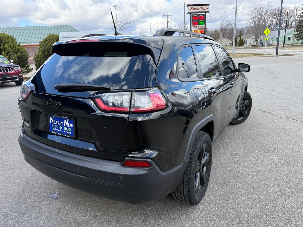 Used 2021 Jeep Cherokee Latitude Plus AWD/4WD image 7