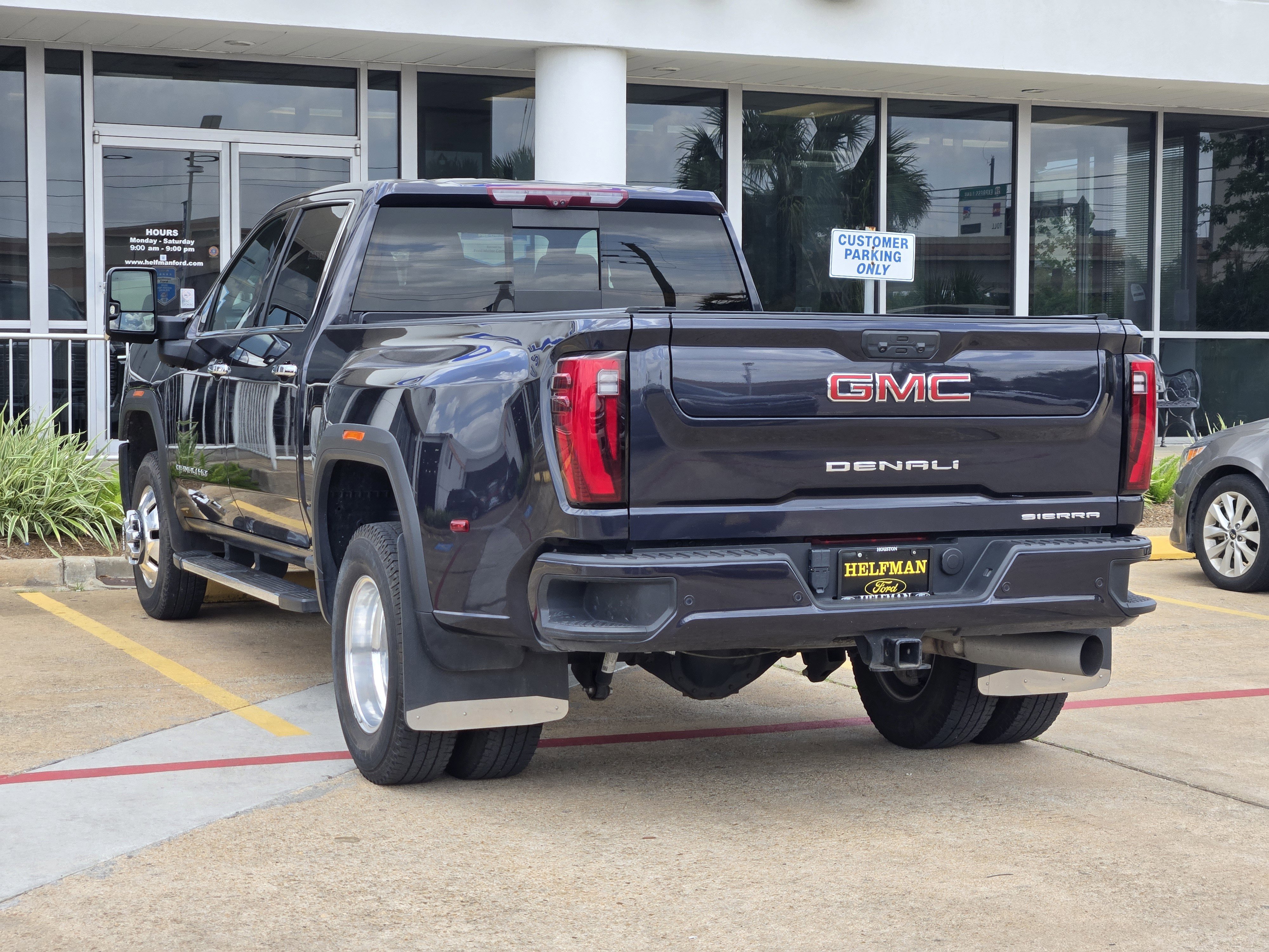 Used 2024 GMC Sierra 3500 Denali w/ Denali Reserve Package AWD/4WD image 3